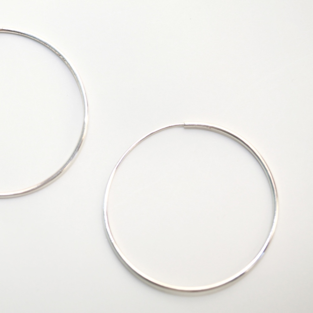 BANANA REPUBLIC Silver Thin  Hoop Earrings NEW